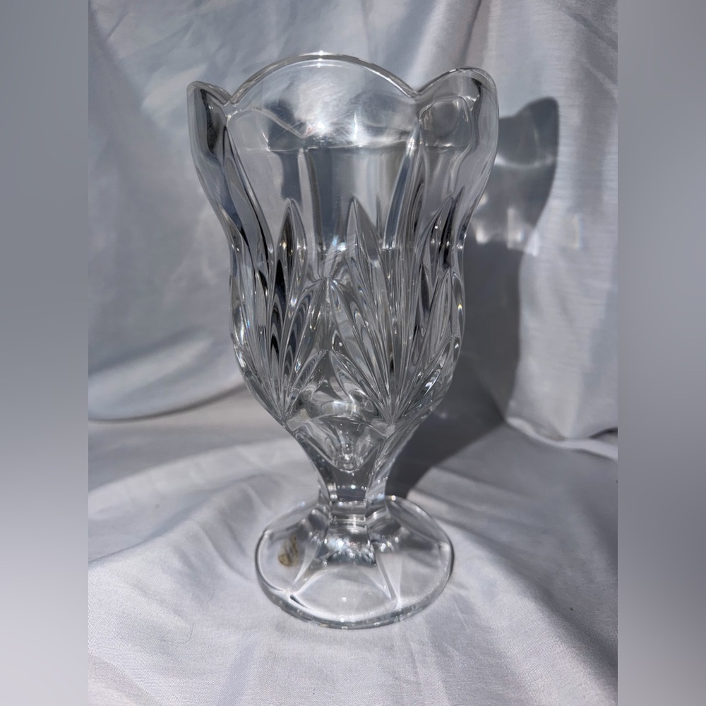 Vintage Royal Limited 24% Lead Crystal Tulip Vase 8" - Made in Czech Republic - Picture 1 of 7